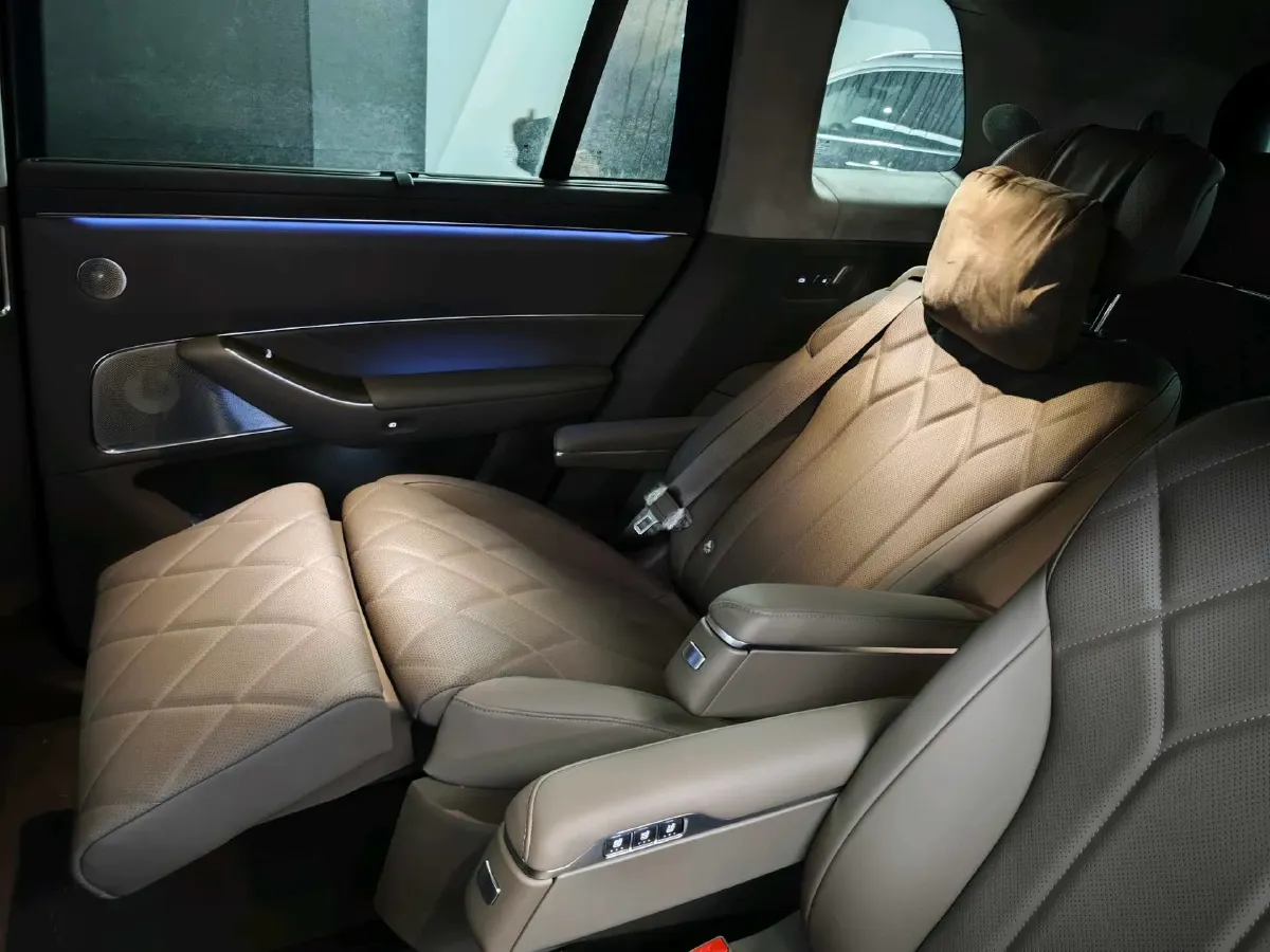 2025 AITO AITO M8 BEV,autocango,china used car exporter,china ev exporter,chinese used car exporter,chinese used ev exporter