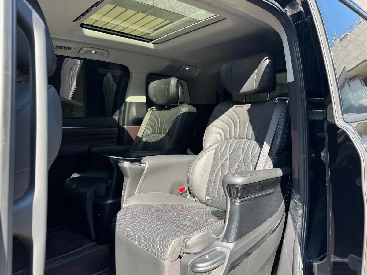 2024 GAC Trumpchi M8 2.0T 252HP L4 8AT,autocango,china used car exporter,china ev exporter,chinese used car exporter,chinese used ev exporter