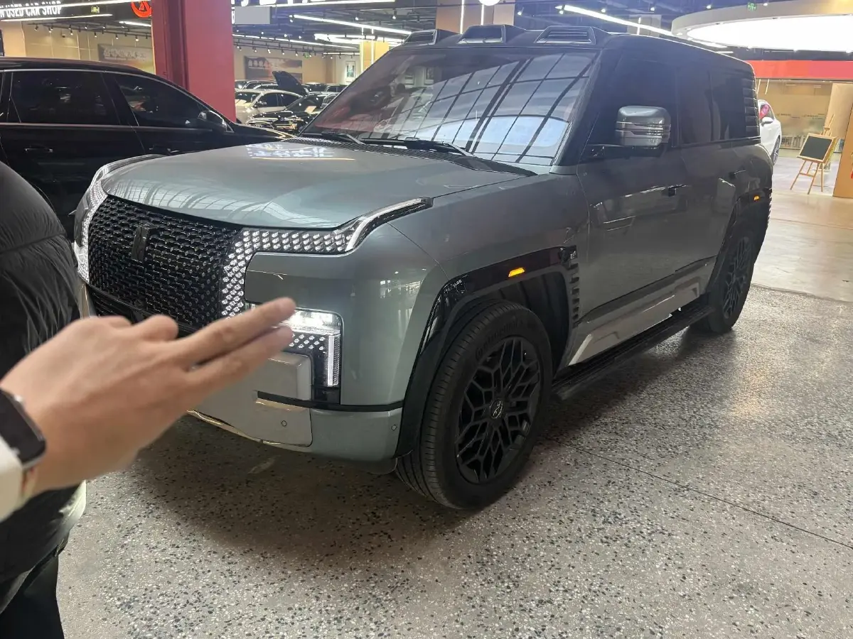 2023 YangWang U8 2.0T 272HP L4 REEV 49.05KWH