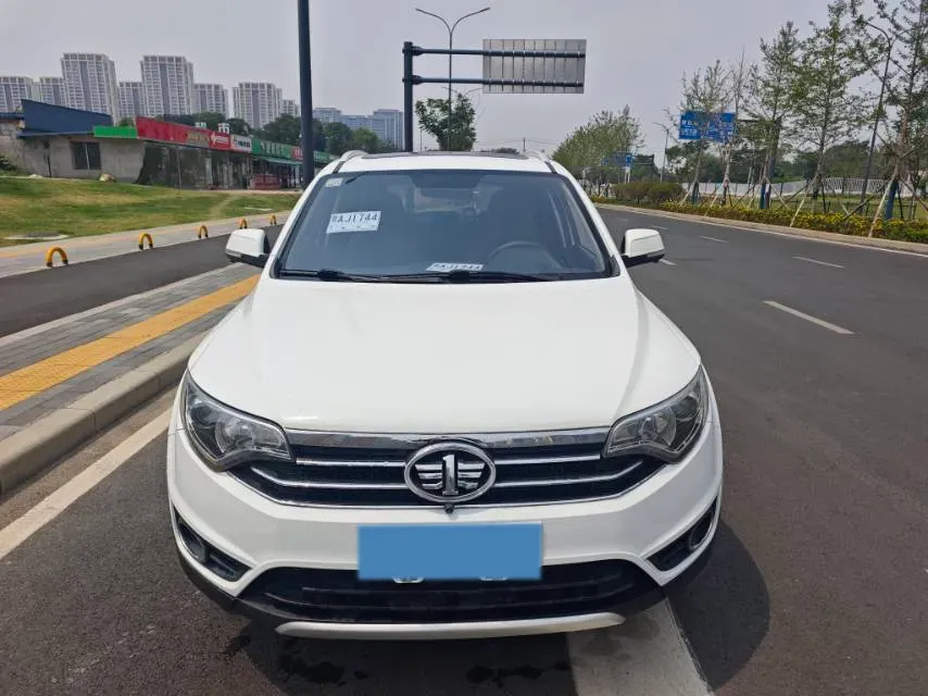 2017 FAW Senia R7 1.6L 116HP L4 5MT,autocango,china used car exporter,china ev exporter,chinese used car exporter,chinese used ev exporter