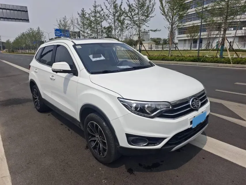 2017 FAW Senia R7 1.6L 116HP L4 5MT,autocango,china used car exporter,china ev exporter,chinese used car exporter,chinese used ev exporter