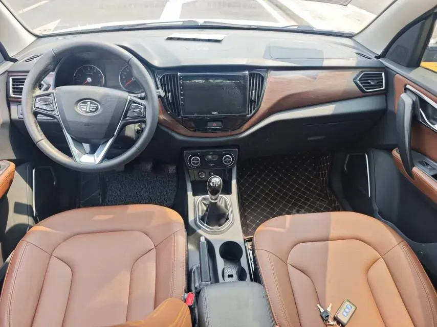 2017 FAW Senia R7 1.6L 116HP L4 5MT,autocango,china used car exporter,china ev exporter,chinese used car exporter,chinese used ev exporter