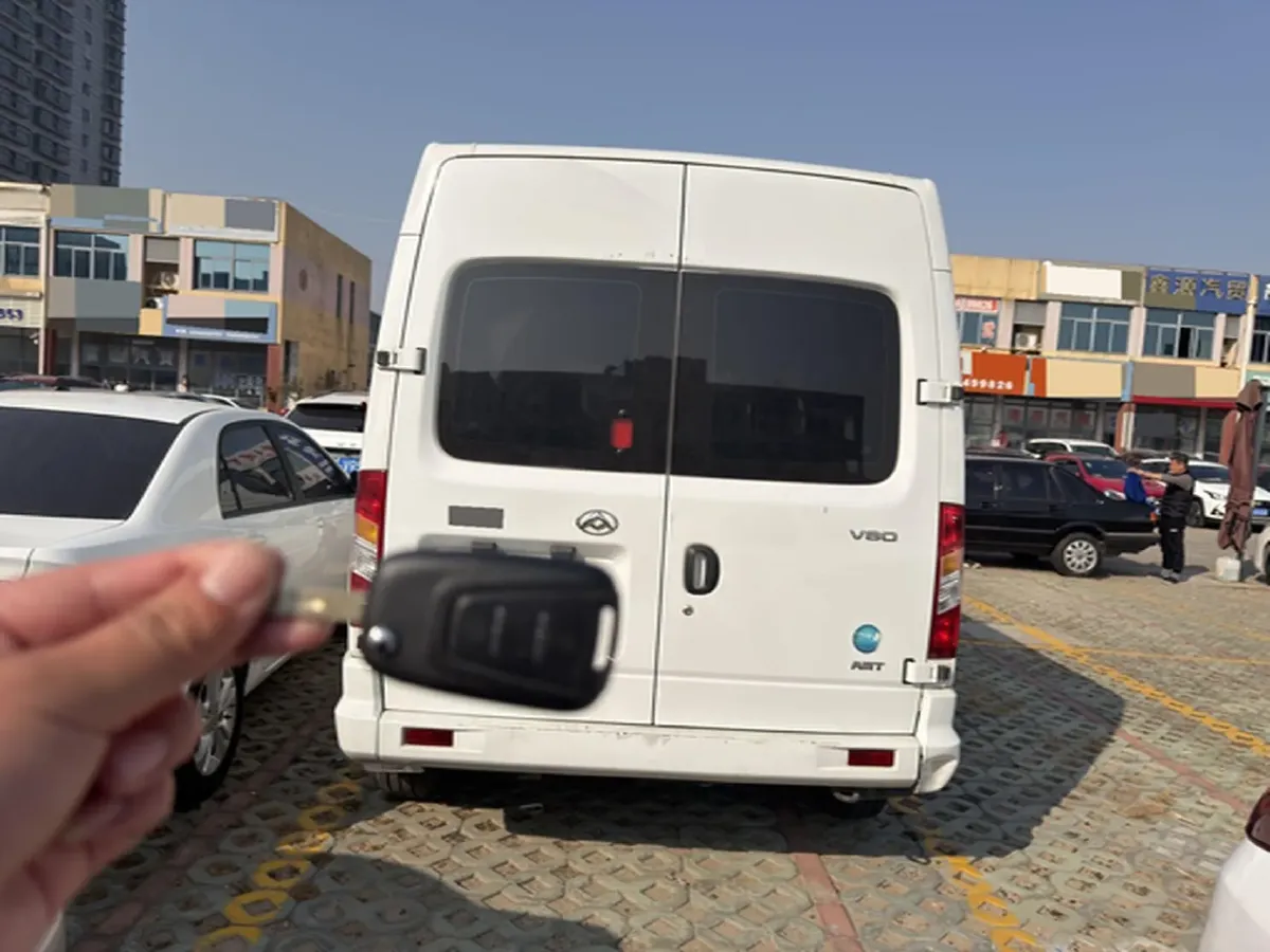 2023 MAXUS XinTu V80 2.0T 127HP L4 6MT,autocango,china used car exporter,china ev exporter,chinese used car exporter,chinese used ev exporter