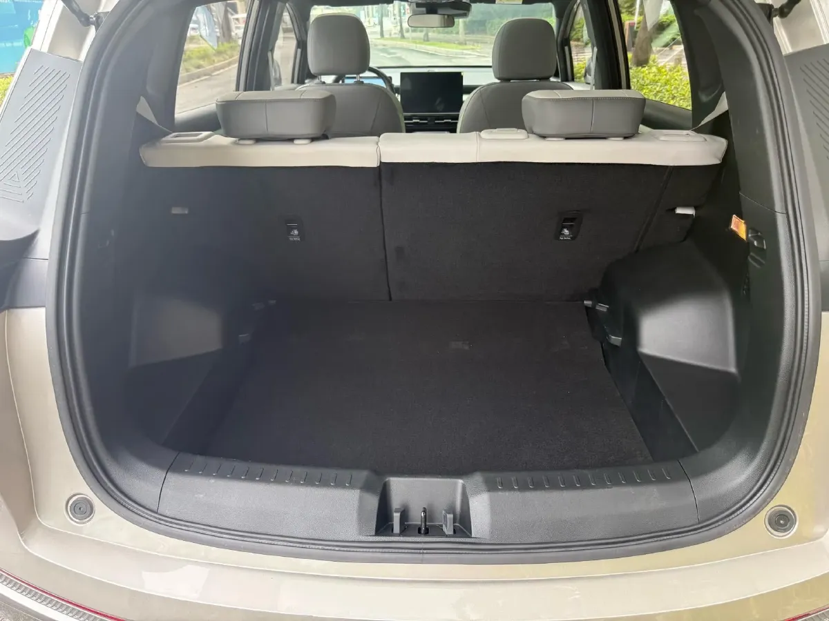 2022 Geely Okavango 1.8T 184HP L4 7DCT,autocango,china used car exporter,china ev exporter,chinese used car exporter,chinese used ev exporter