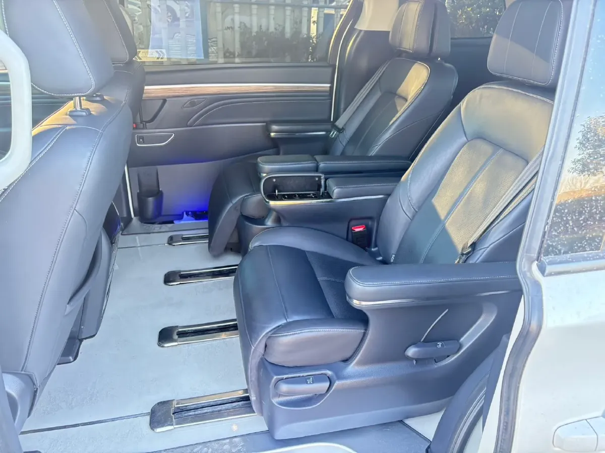 2021 GAC Trumpchi M8 2.0T 252HP L4 8AT,autocango,china used car exporter,china ev exporter,chinese used car exporter,chinese used ev exporter