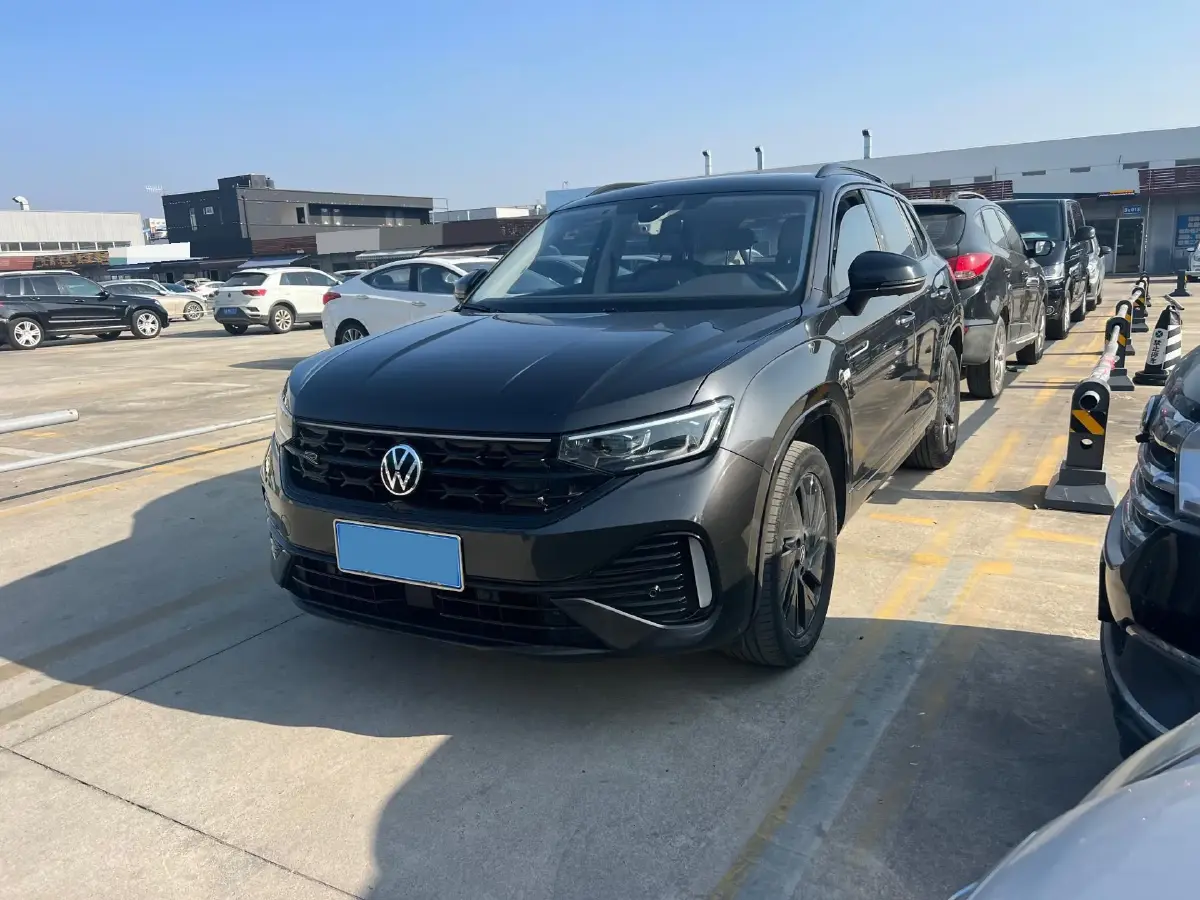 2023 Volkswagen Tayron 2.0T 220HP L4 7DCT