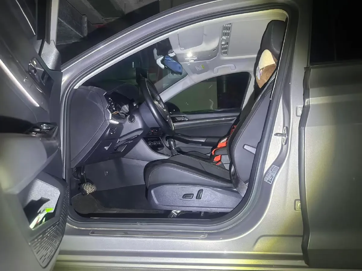 2019 Roewe RX5 MAX 2.0T 231HP L4 6DCT,autocango,china used car exporter,china ev exporter,chinese used car exporter,chinese used ev exporter