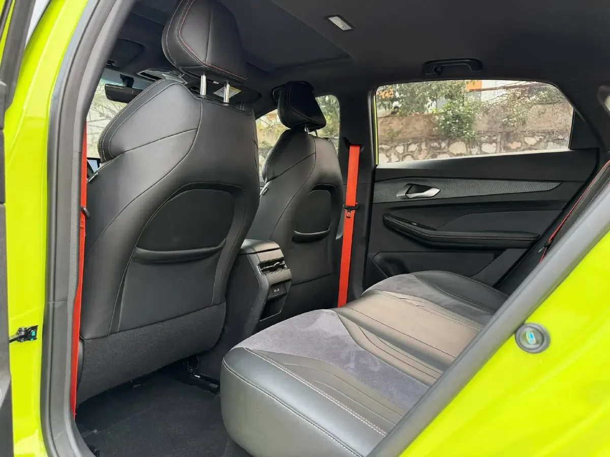 2022 Geely Binray 1.5T 181HP L4 7DCT,autocango,china used car exporter,china ev exporter,chinese used car exporter,chinese used ev exporter