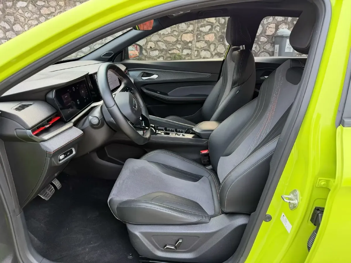 2022 Geely Binray 1.5T 181HP L4 7DCT,autocango,china used car exporter,china ev exporter,chinese used car exporter,chinese used ev exporter