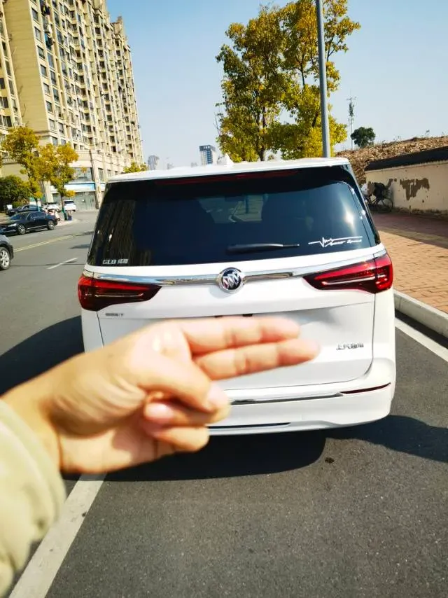 2022 Buick GL8 2.0T 237HP L4 9AT,autocango,china used car exporter,china ev exporter,chinese used car exporter,chinese used ev exporter