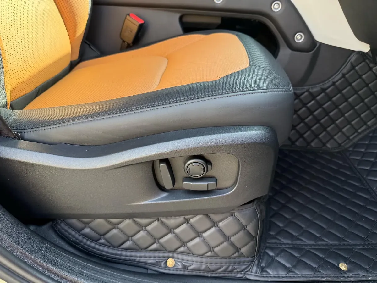 2024 Land Rover Defender 3.0T 400HP L6 8AT,autocango,china used car exporter,china ev exporter,chinese used car exporter,chinese used ev exporter