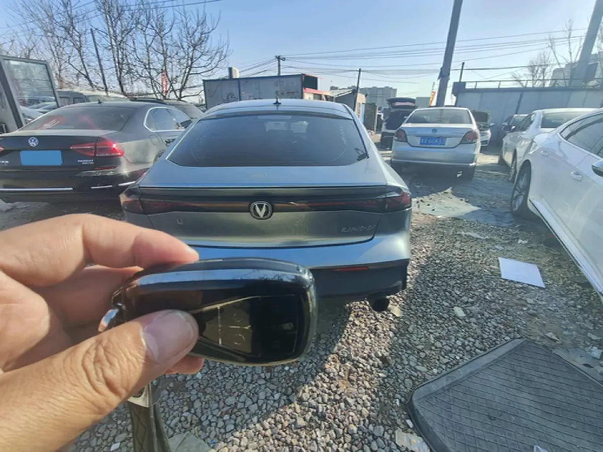 2022 ChangAn UNI-V 1.5T 188HP L4 7DCT,autocango,china used car exporter,china ev exporter,chinese used car exporter,chinese used ev exporter