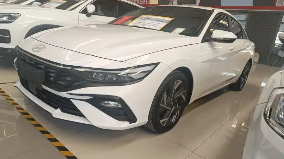 2023 Hyundai Elantra 1.5L 115HP L4 CVT