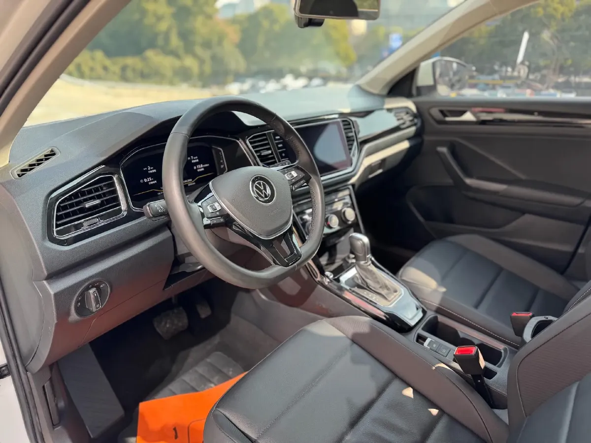 2022 Volkswagen T-Roc 1.4T 150HP L4 7DCT,autocango,china used car exporter,china ev exporter,chinese used car exporter,chinese used ev exporter