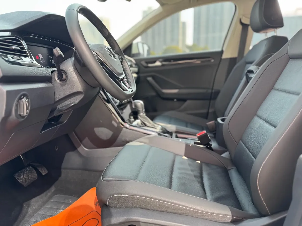 2022 Volkswagen T-Roc 1.4T 150HP L4 7DCT,autocango,china used car exporter,china ev exporter,chinese used car exporter,chinese used ev exporter