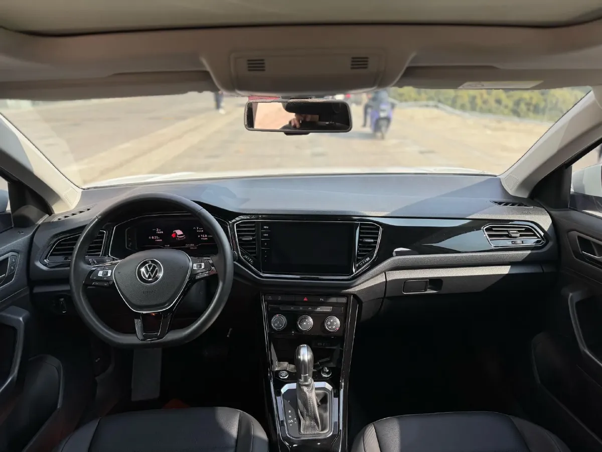 2022 Volkswagen T-Roc 1.4T 150HP L4 7DCT,autocango,china used car exporter,china ev exporter,chinese used car exporter,chinese used ev exporter