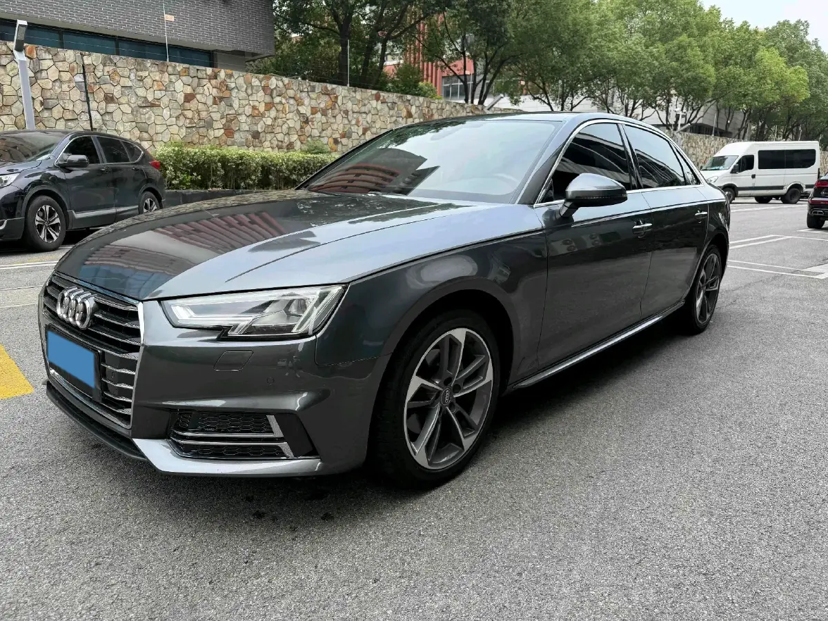 2019 Audi A4L 2.0T 190HP L4 7DCT