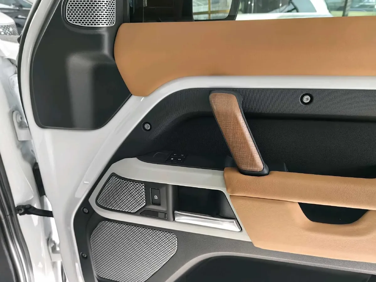 2023 Land Rover Defender 3.0T 400HP L6 8AT,autocango,china used car exporter,china ev exporter,chinese used car exporter,chinese used ev exporter