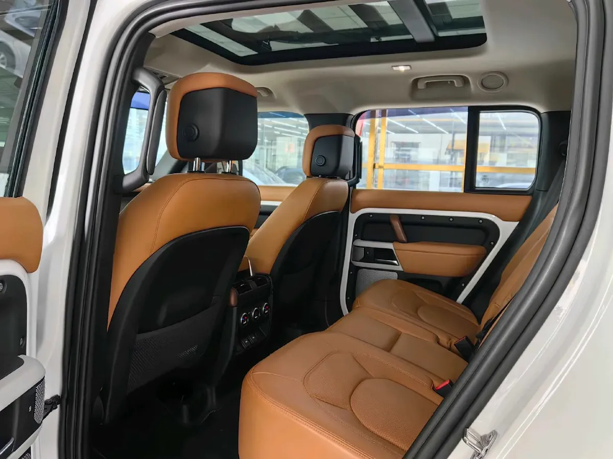 2023 Land Rover Defender 3.0T 400HP L6 8AT,autocango,china used car exporter,china ev exporter,chinese used car exporter,chinese used ev exporter