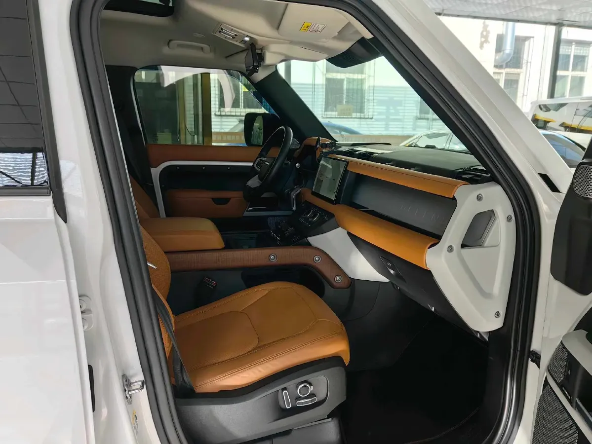 2023 Land Rover Defender 3.0T 400HP L6 8AT,autocango,china used car exporter,china ev exporter,chinese used car exporter,chinese used ev exporter