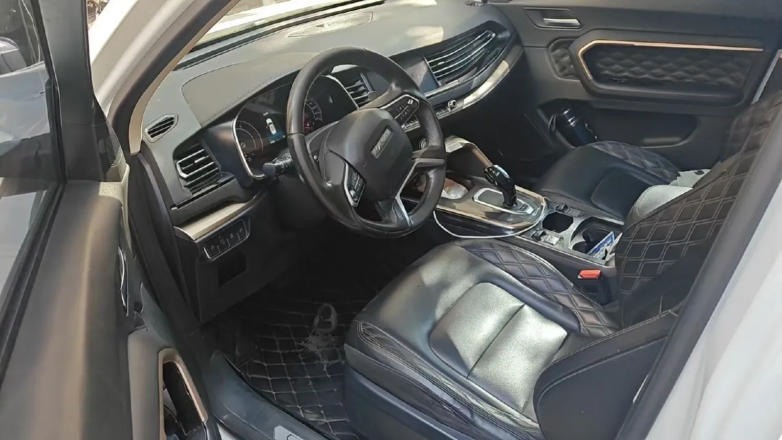 2020 Haval H6 1.5T 169HP L4 7DCT,autocango,china used car exporter,china ev exporter,chinese used car exporter,chinese used ev exporter