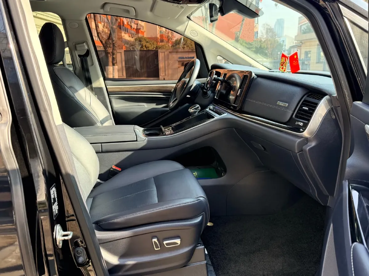 2021 GAC Trumpchi M8 2.0T 252HP L4 8AT,autocango,china used car exporter,china ev exporter,chinese used car exporter,chinese used ev exporter