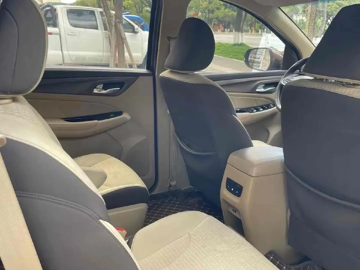 2017 BaoJun 730 1.5T 150HP L4 6MT,autocango,china used car exporter,china ev exporter,chinese used car exporter,chinese used ev exporter