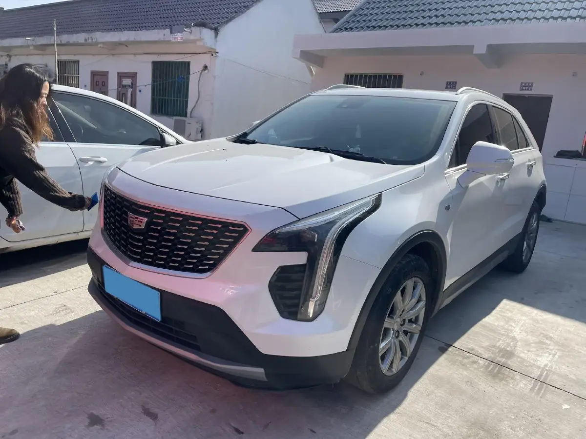 2022 Cadillac XT4 2.0T 237HP L4 9AT