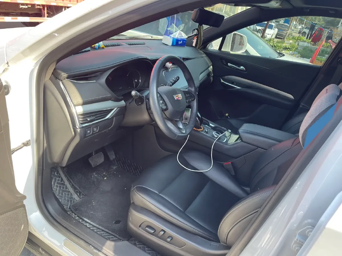2022 Cadillac XT4 2.0T 237HP L4 9AT,autocango,china used car exporter,china ev exporter,chinese used car exporter,chinese used ev exporter
