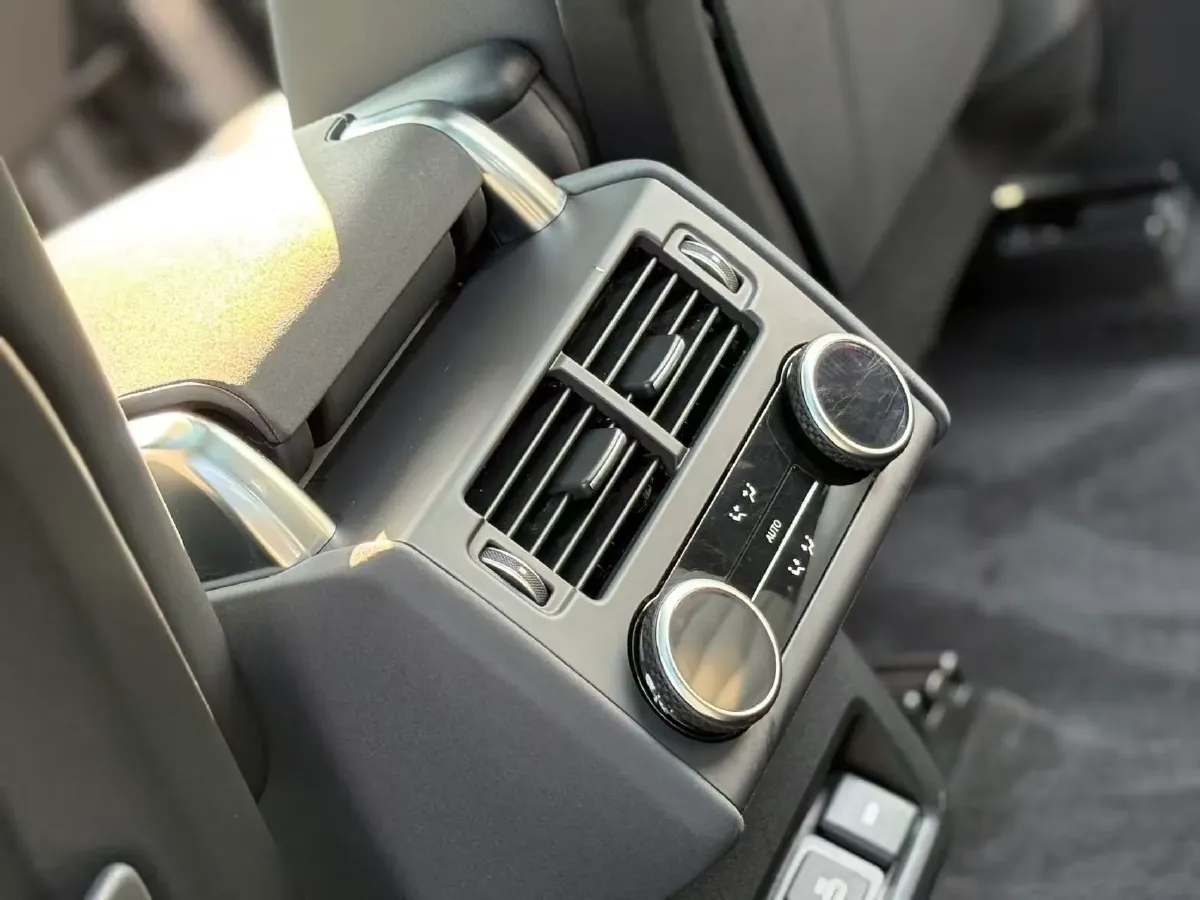 2021 Land Rover Discovery 3.0T 360HP L6 8AT,autocango,china used car exporter,china ev exporter,chinese used car exporter,chinese used ev exporter