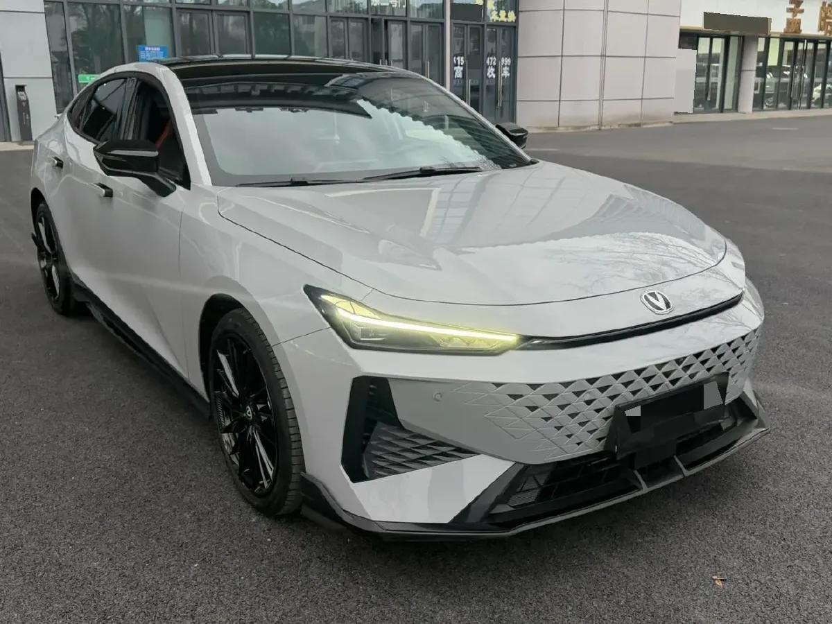 2024 ChangAn UNI-V 1.5T 188HP L4 7DCT,autocango,china used car exporter,china ev exporter,chinese used car exporter,chinese used ev exporter