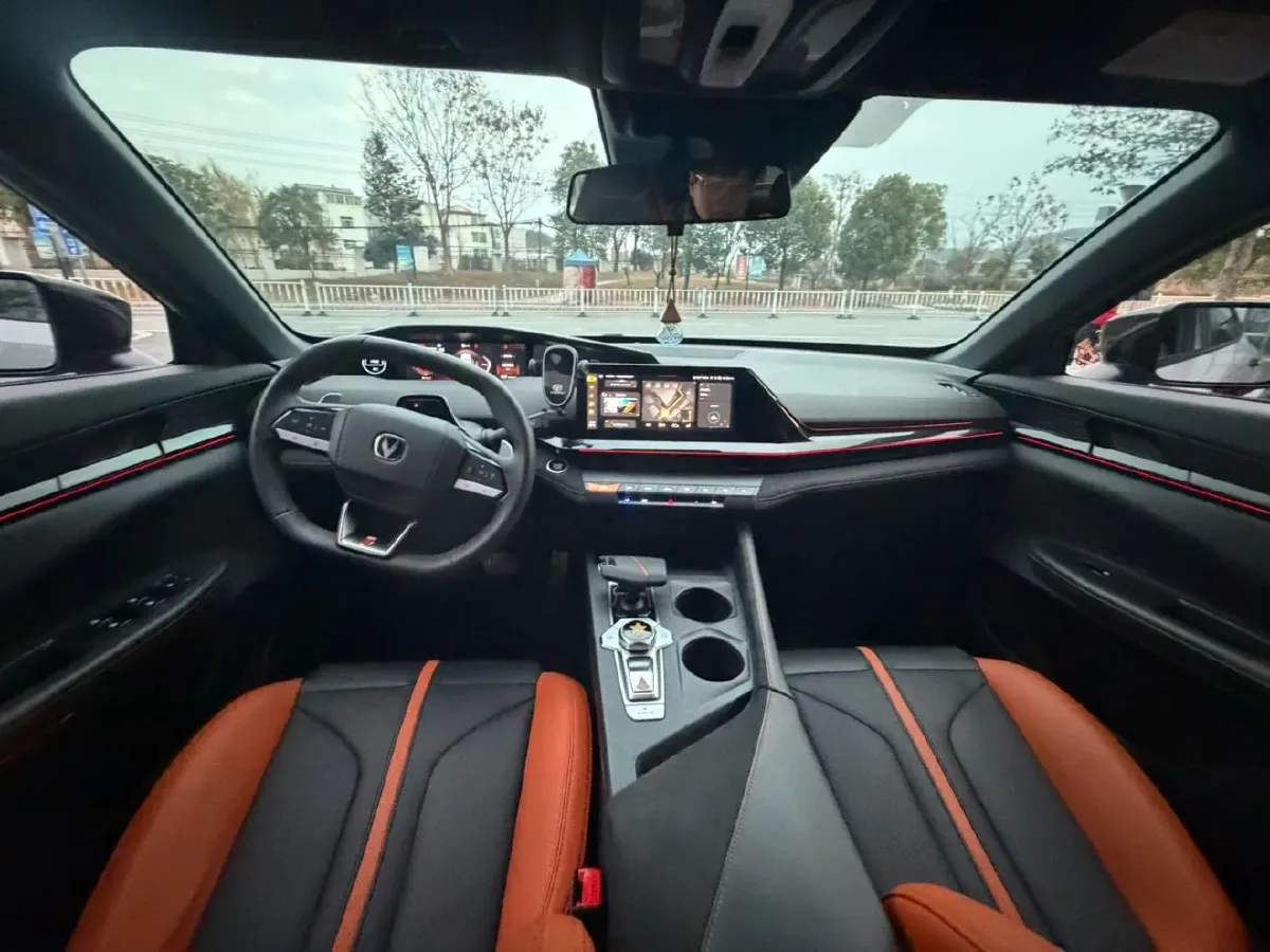 2024 ChangAn UNI-V 1.5T 188HP L4 7DCT,autocango,china used car exporter,china ev exporter,chinese used car exporter,chinese used ev exporter