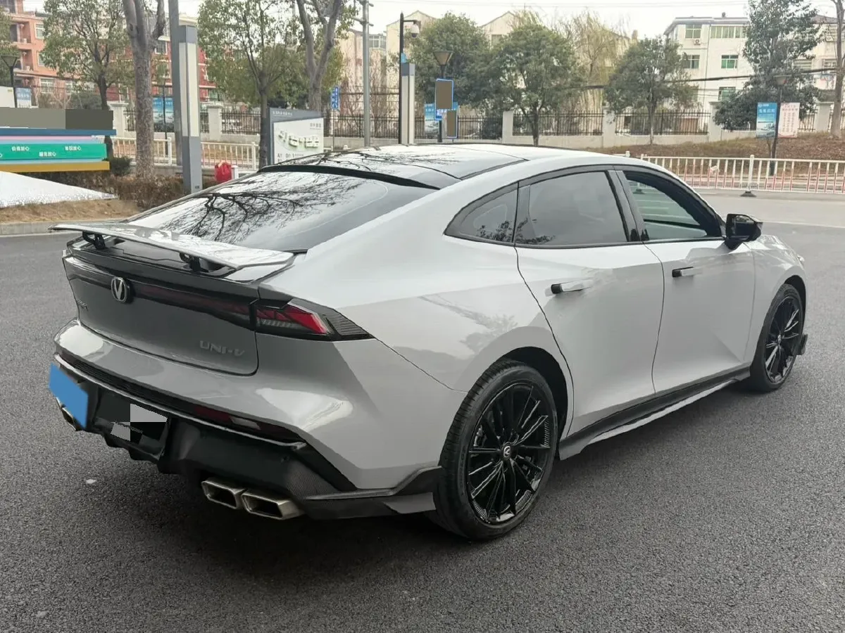 2024 ChangAn UNI-V 1.5T 188HP L4 7DCT,autocango,china used car exporter,china ev exporter,chinese used car exporter,chinese used ev exporter
