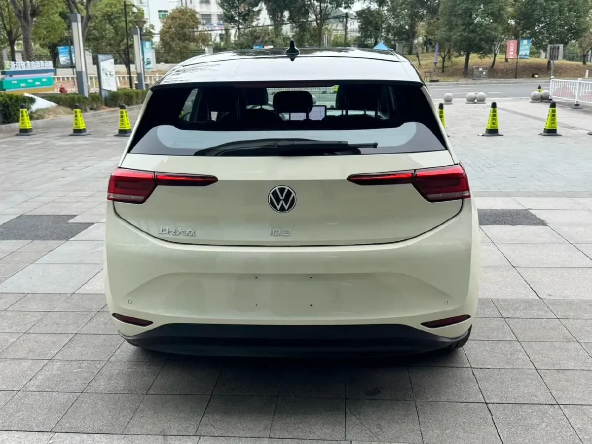 2025 Volkswagen ID.3 BEV 52.8KWH,autocango,china used car exporter,china ev exporter,chinese used car exporter,chinese used ev exporter