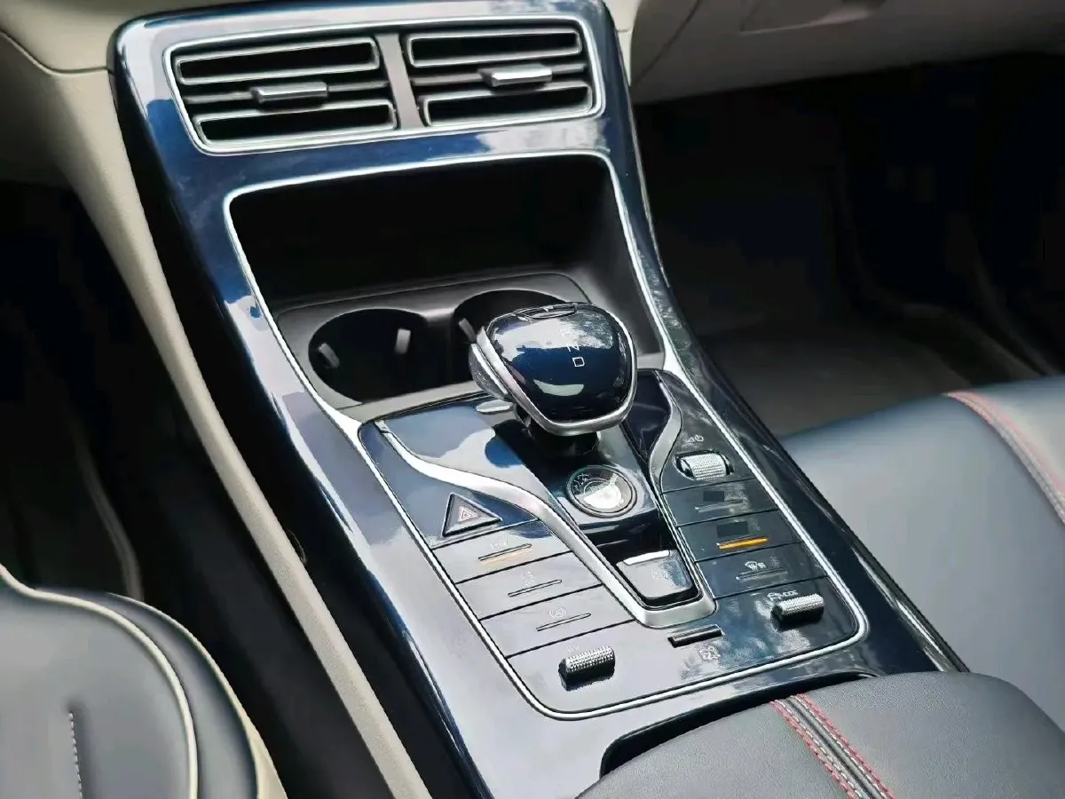 2021 Haval F7 1.5T 169HP L4 7DCT,autocango,china used car exporter,china ev exporter,chinese used car exporter,chinese used ev exporter