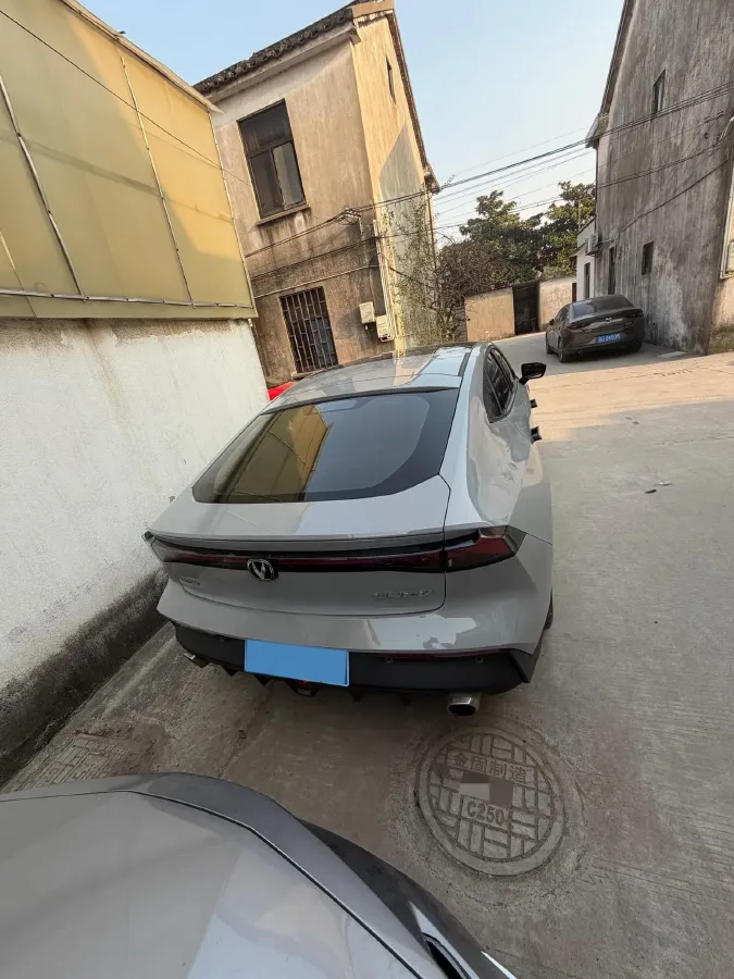 2022 ChangAn UNI-V 1.5T 188HP L4 7DCT,autocango,china used car exporter,china ev exporter,chinese used car exporter,chinese used ev exporter