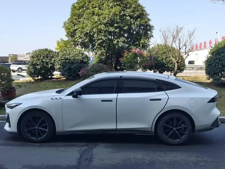 2023 ChangAn UNI-V iDD 1.5T 170HP L4 6TCT PHEV 18.4KWH,autocango,china used car exporter,china ev exporter,chinese used car exporter,chinese used ev exporter