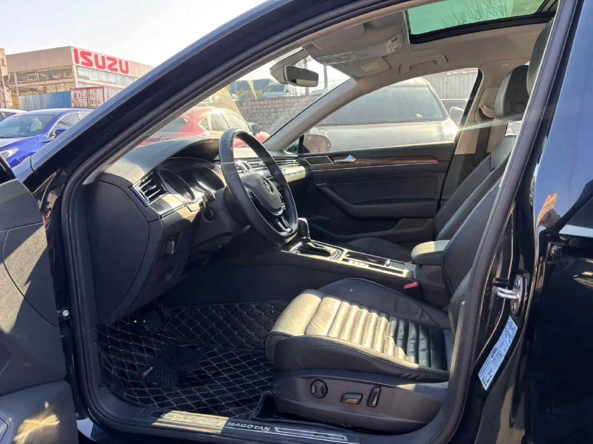 2019 Volkswagen Magotan 2.0T 186HP L4 7DCT,autocango,china used car exporter,china ev exporter,chinese used car exporter,chinese used ev exporter