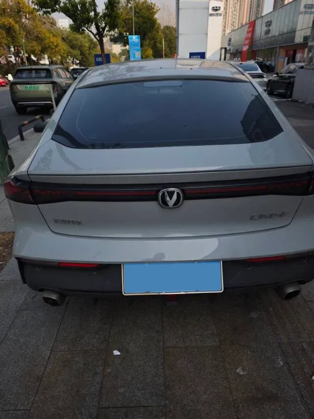 2022 ChangAn UNI-V 1.5T 188HP L4 7DCT,autocango,china used car exporter,china ev exporter,chinese used car exporter,chinese used ev exporter