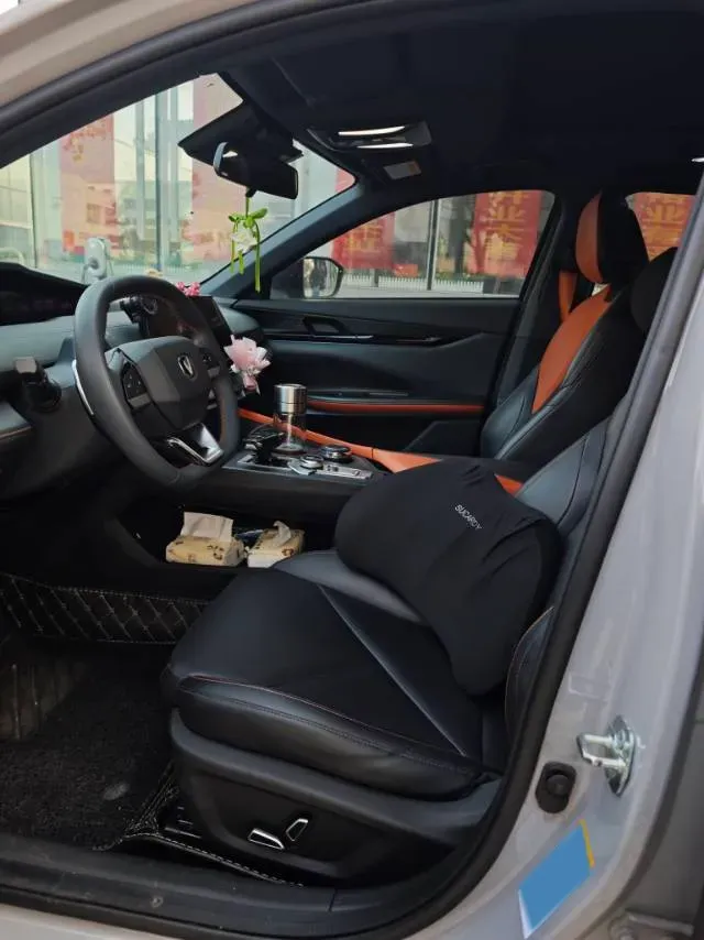 2022 ChangAn UNI-V 1.5T 188HP L4 7DCT,autocango,china used car exporter,china ev exporter,chinese used car exporter,chinese used ev exporter