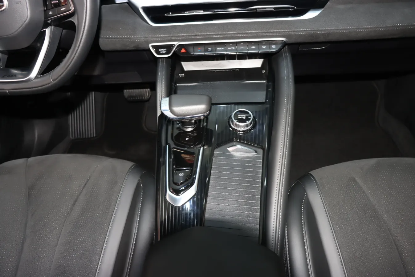 2024 Geely Monjaro 2.0T 238HP L4 8AT,autocango,china used car exporter,china ev exporter,chinese used car exporter,chinese used ev exporter