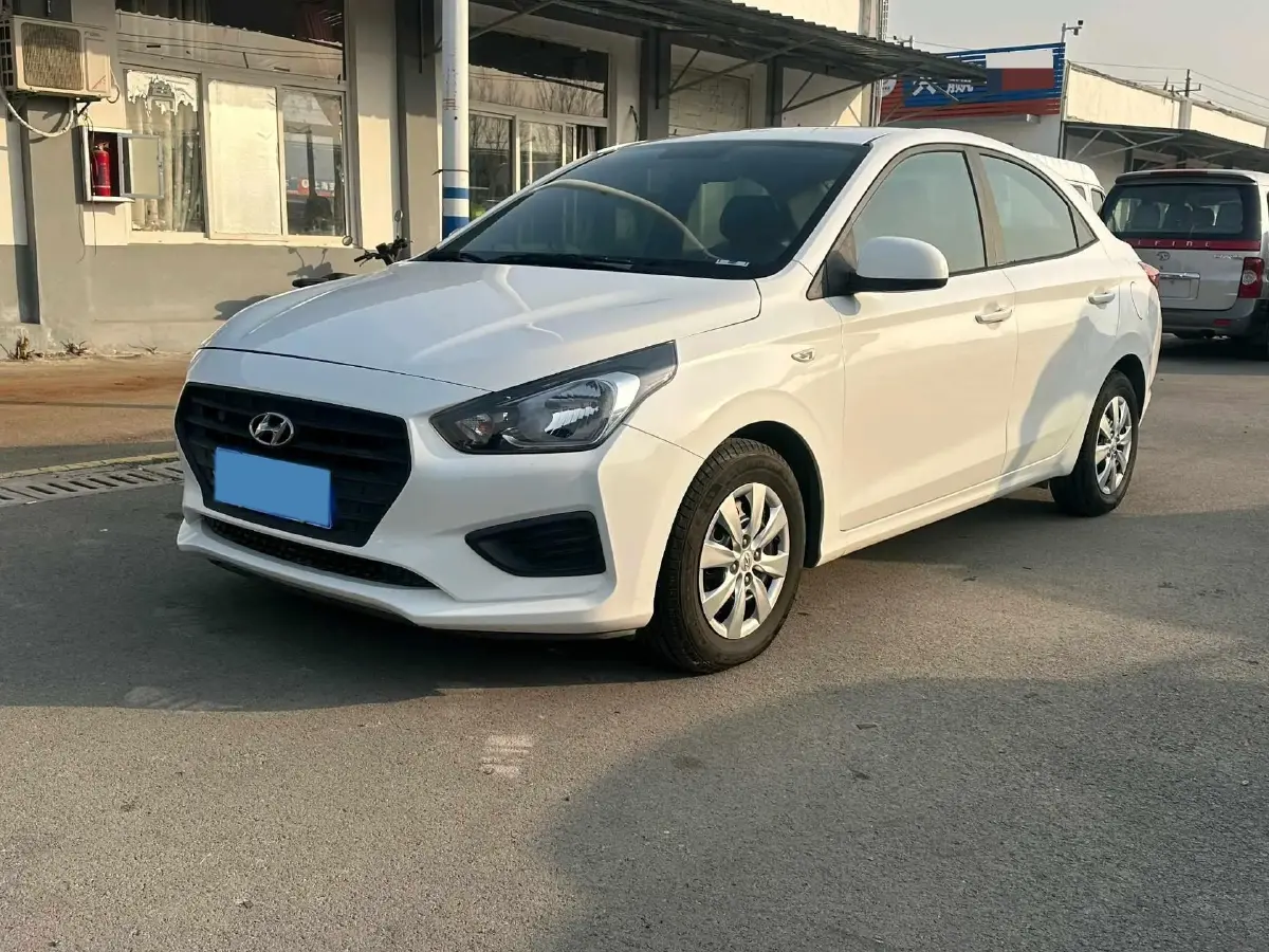 2017 Hyundai Reina 1.4L 95HP L4 5MT