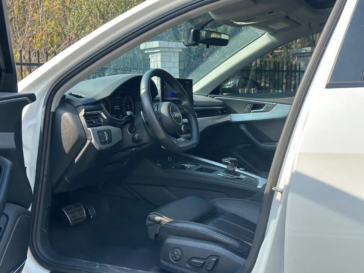 2020 Audi A4L 2.0T 190HP L4 7DCT,autocango,china used car exporter,china ev exporter,chinese used car exporter,chinese used ev exporter