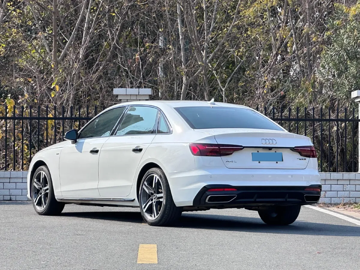 2020 Audi A4L 2.0T 190HP L4 7DCT,autocango,china used car exporter,china ev exporter,chinese used car exporter,chinese used ev exporter
