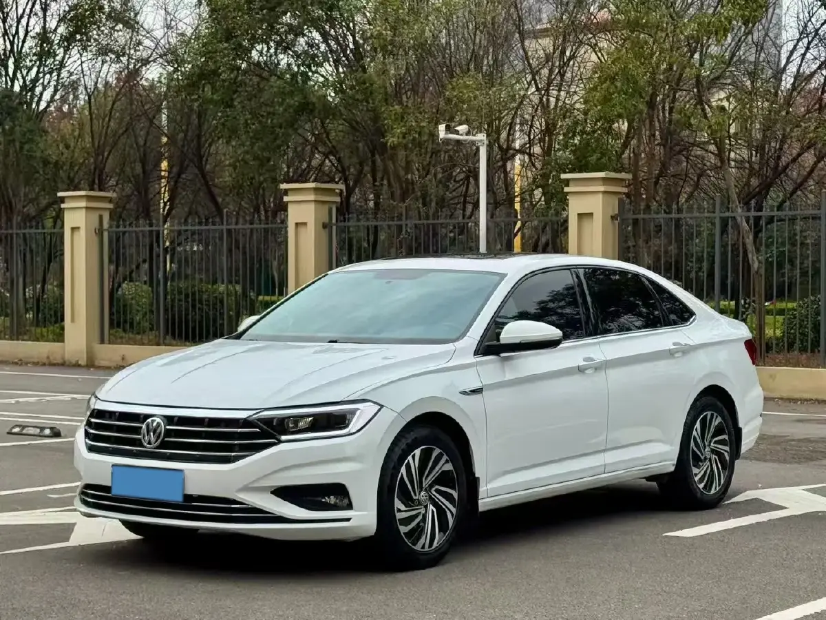 2021 Volkswagen Sagitar 1.2T 116HP L4 7DCT