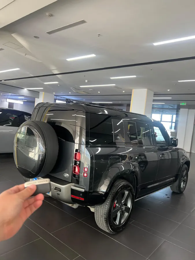 2023 Land Rover Defender 3.0T 400HP L6 8AT,autocango,china used car exporter,china ev exporter,chinese used car exporter,chinese used ev exporter