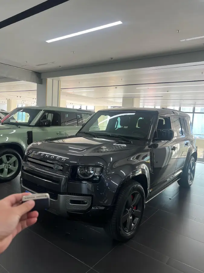 2023 Land Rover Defender 3.0T 400HP L6 8AT