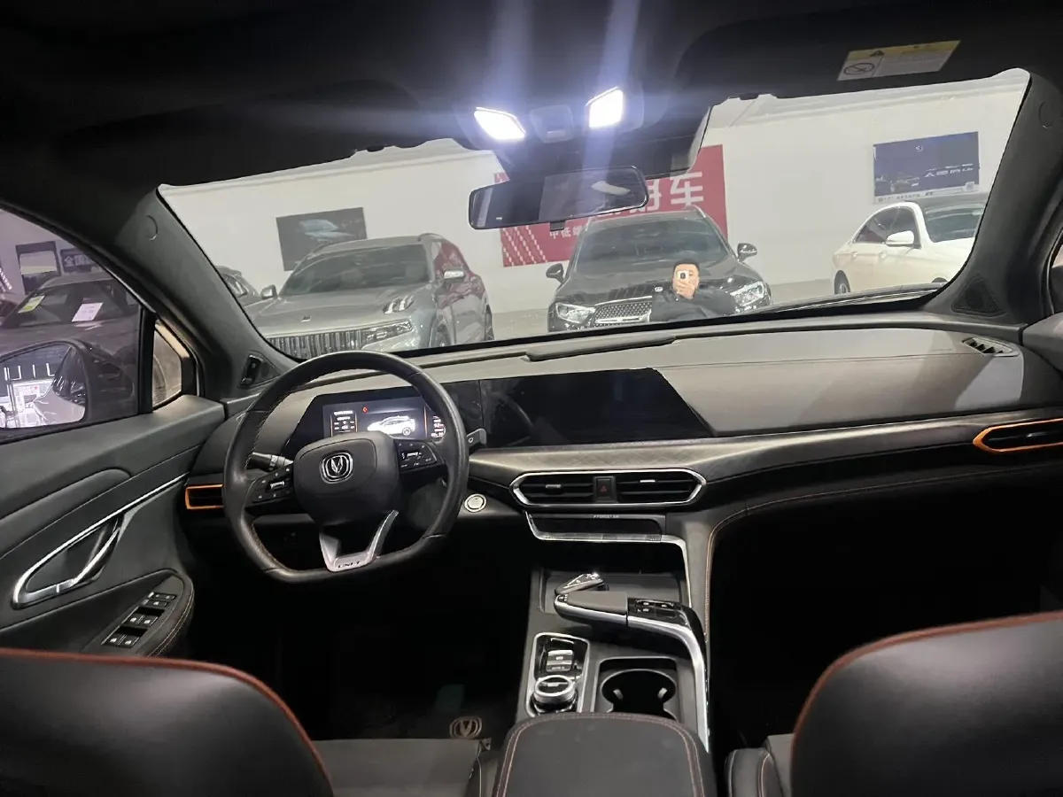 2022 ChangAn UNI-T 1.5T 188HP L4 7DCT,autocango,china used car exporter,china ev exporter,chinese used car exporter,chinese used ev exporter