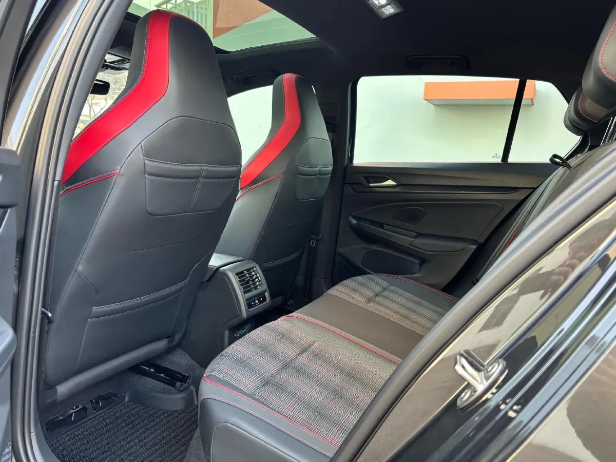 2023 Volkswagen GolfGTI 2.0T 220HP L4 7DCT,autocango,china used car exporter,china ev exporter,chinese used car exporter,chinese used ev exporter