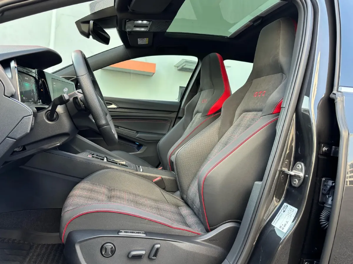 2023 Volkswagen GolfGTI 2.0T 220HP L4 7DCT,autocango,china used car exporter,china ev exporter,chinese used car exporter,chinese used ev exporter